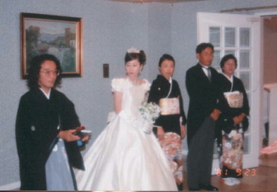 2001.10.6.-kekkonshiki1-2.jpg (39911 バイト)
