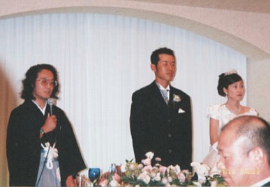 2001.10.6.-kekkonshiki1-4.jpg (39386 バイト)