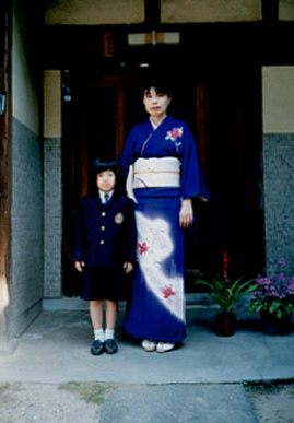 2001.4.6.もえ入学式12.jpg (41291 バイト)