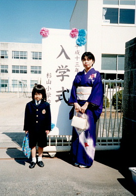 2001.4.6.もえ入学式9.jpg (61197 バイト)