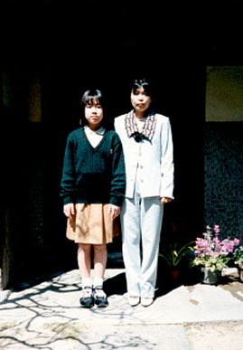 2001.4.6.ピー入学式1.jpg (41877 バイト)
