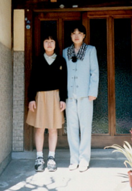 2001.4.6.ピー入学式2.jpg (41829 バイト)