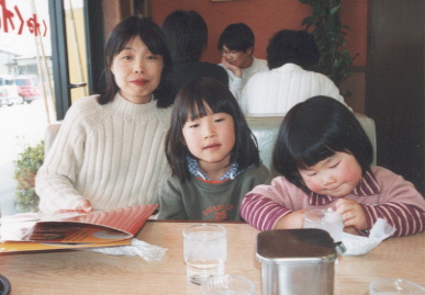 2002.3.29.moe1.jpg (48256 バイト)