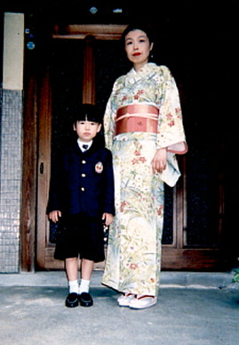卒園式もえと富貴子.jpg (48926 バイト)