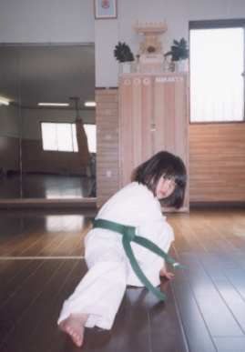 2001.1.13.honbudouzyo-moe1.jpg (34910 バイト)