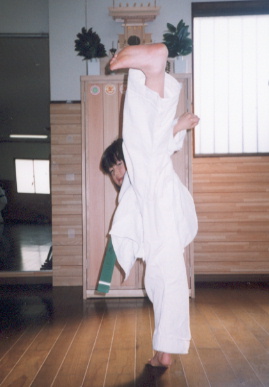 2001.1.13.honbudouzyo-moe6.jpg (37896 バイト)