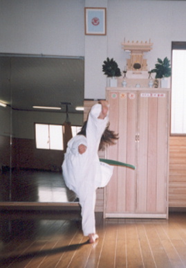 2001.1.13.honbudouzyo-moe8.jpg (36786 バイト)