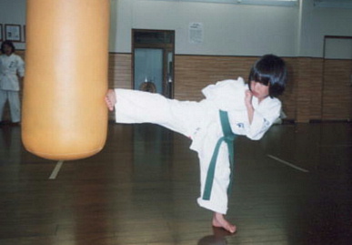 2001.10.3.-moe1-1.jpg (32403 バイト)
