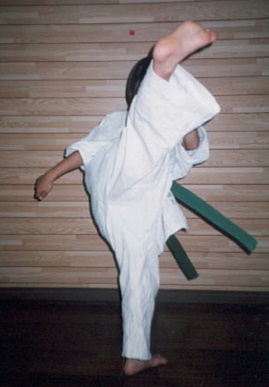 2001.9.1.moe-4kyuu2.jpg (36479 バイト)