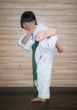 2001.9.1.moe-4kyuu5.jpg (34305 バイト)