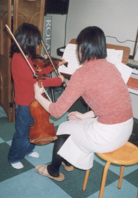 2002.2.4.moe_violin1-4.jpg (48796 oCg)