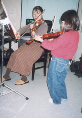 2002.2.4.moe_violin2-4.jpg (46296 oCg)