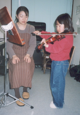 2002.2.4.moe_violin3-1.jpg (45971 oCg)