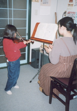 2002.2.4.moe_violin3-5.jpg (43299 oCg)