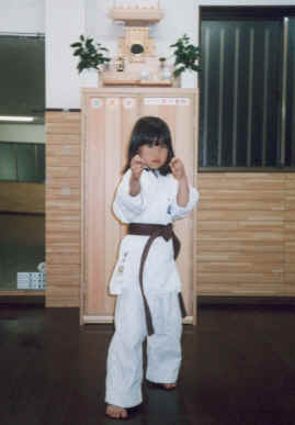 2002.5.10.moe2-1.jpg (39873 バイト)