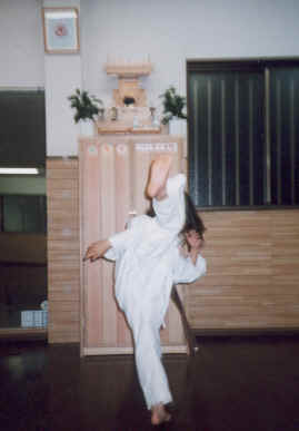 2002.5.10.moe2-2.jpg (37687 バイト)