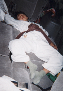 2002.8.24.〜25.karate-gassyuku1.jpg (41629 バイト)
