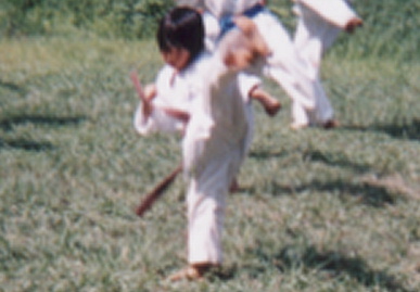 2002.8.24.〜25.karate-gassyuku15.jpg (41567 バイト)