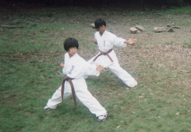 2002.8.24.〜25.karate-gassyuku4.jpg (52020 バイト)