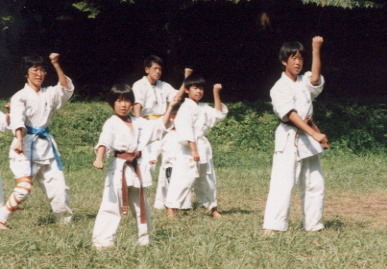 2002.8.25.moe-karate1.jpg (61500 バイト)