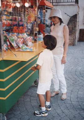 2002.8.29.moe16.jpg (54745 バイト)