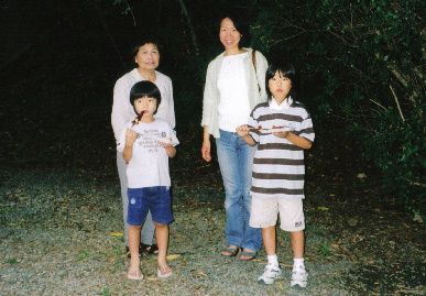 2005.18.yomise_moe5.jpg (70389 oCg)