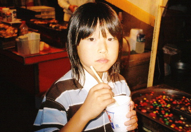 2005.18.yomise_moe7.jpg (64665 バイト)
