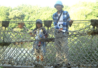 2005.7.28.disnyland14.jpg (98071 バイト)
