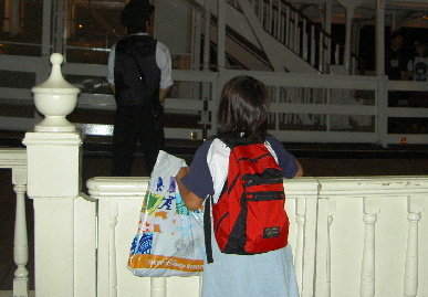 2005.7.28.disnyland29.jpg (59260 oCg)