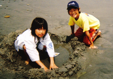 2005.7.29.moe_genkigakuen1.jpg (73891 バイト)