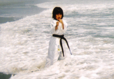 2005.7.29.moe_karate1.jpg (47393 バイト)