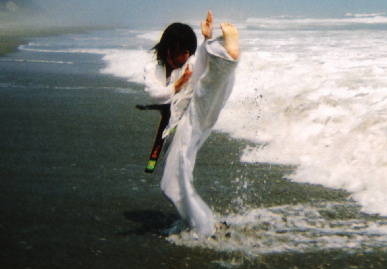 2005.7.29.moe_karate3.jpg (48119 バイト)