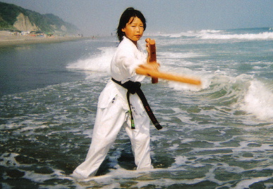 2005.7.30.moe_karate13.jpg (64636 バイト)