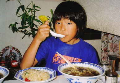 2005.8.15.ichirakuhanten_moe1.jpg (76376 バイト)