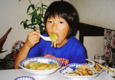 2005.8.15.ichirakuhanten_moe2.jpg (73267 バイト)