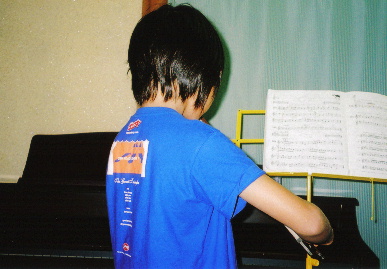 2005.8.22.violin5.jpg (53590 oCg)