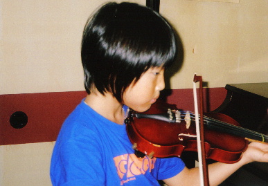 2005.8.22.violin6.jpg (51293 oCg)