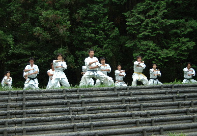 2005.8.28.karate_gassyuku16.jpg (79926 oCg)