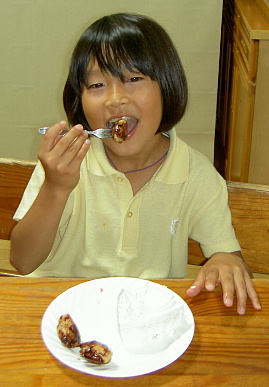 200.7.6.moe_birthday2.jpg (53038 oCg)