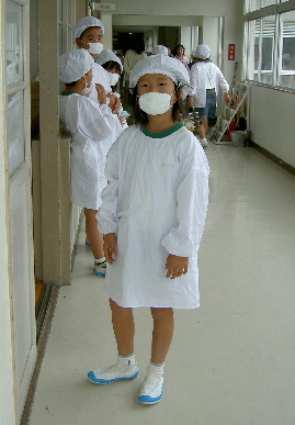 2003.10.28.moe1.jpg (48368 バイト)