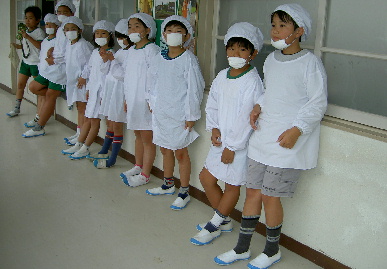 2003.10.28.moe2.jpg (55401 バイト)