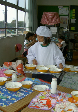 2003.10.28.moe5.jpg (73978 バイト)