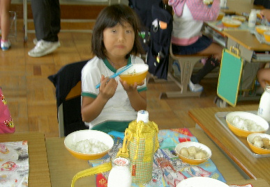 2003.10.28.moe6.jpg (59726 バイト)