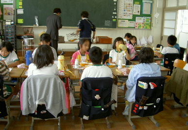 2003.10.28.moe7.jpg (69241 oCg)