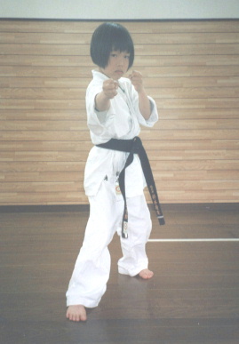 2003.4.22.moe1.jpg (35357 バイト)