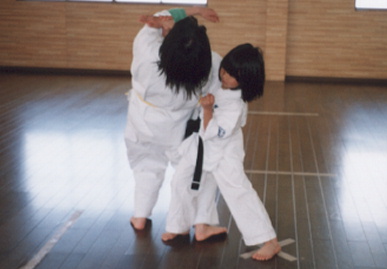 2003.4.6.moe5.jpg (34251 バイト)