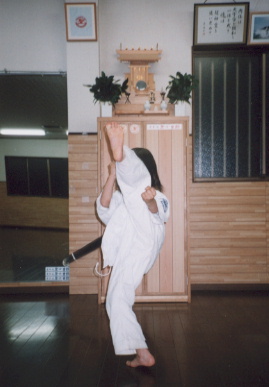 2003.4.8.moe2.jpg (38374 バイト)