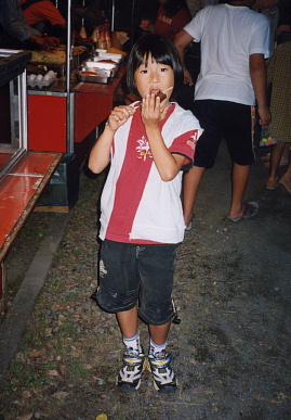 2003.6.7.yomise1.jpg (63913 バイト)