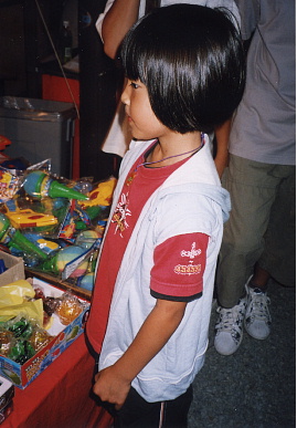 2003.6.7.yomise2.jpg (61571 バイト)