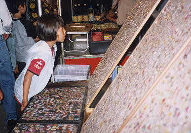 2003.6.7.yomise4.jpg (76916 バイト)